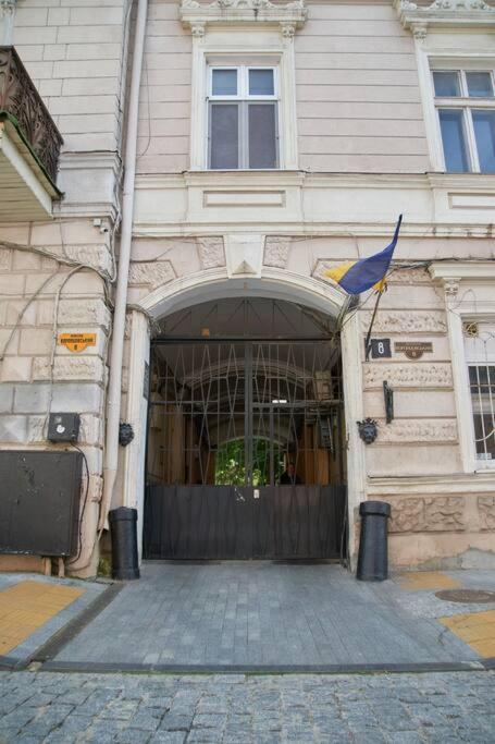 White Door Apartments Heart Of Odessa 1 Esterno foto