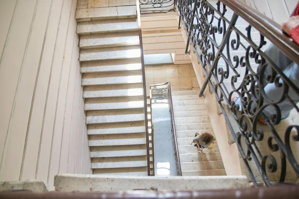 White Door Apartments Heart Of Odessa 1 Esterno foto